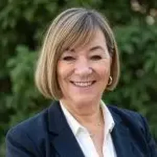 Portrait of Becky Heard